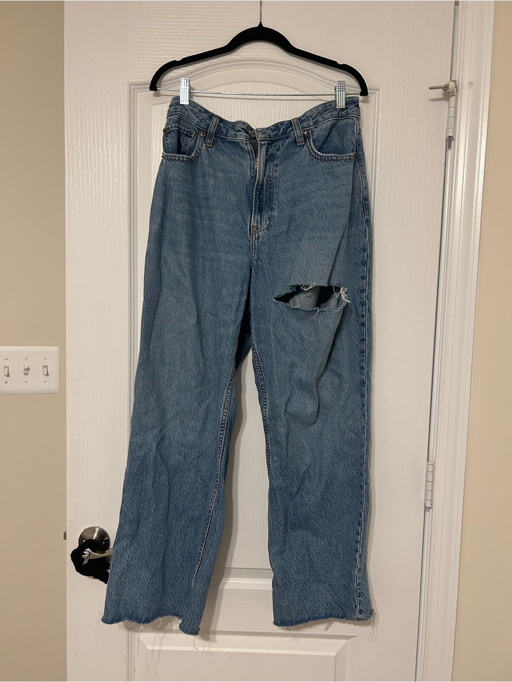 Abercrombie & Fitch Loose High Rise Jeans - Light Blue Wash - Picture 2 of 2